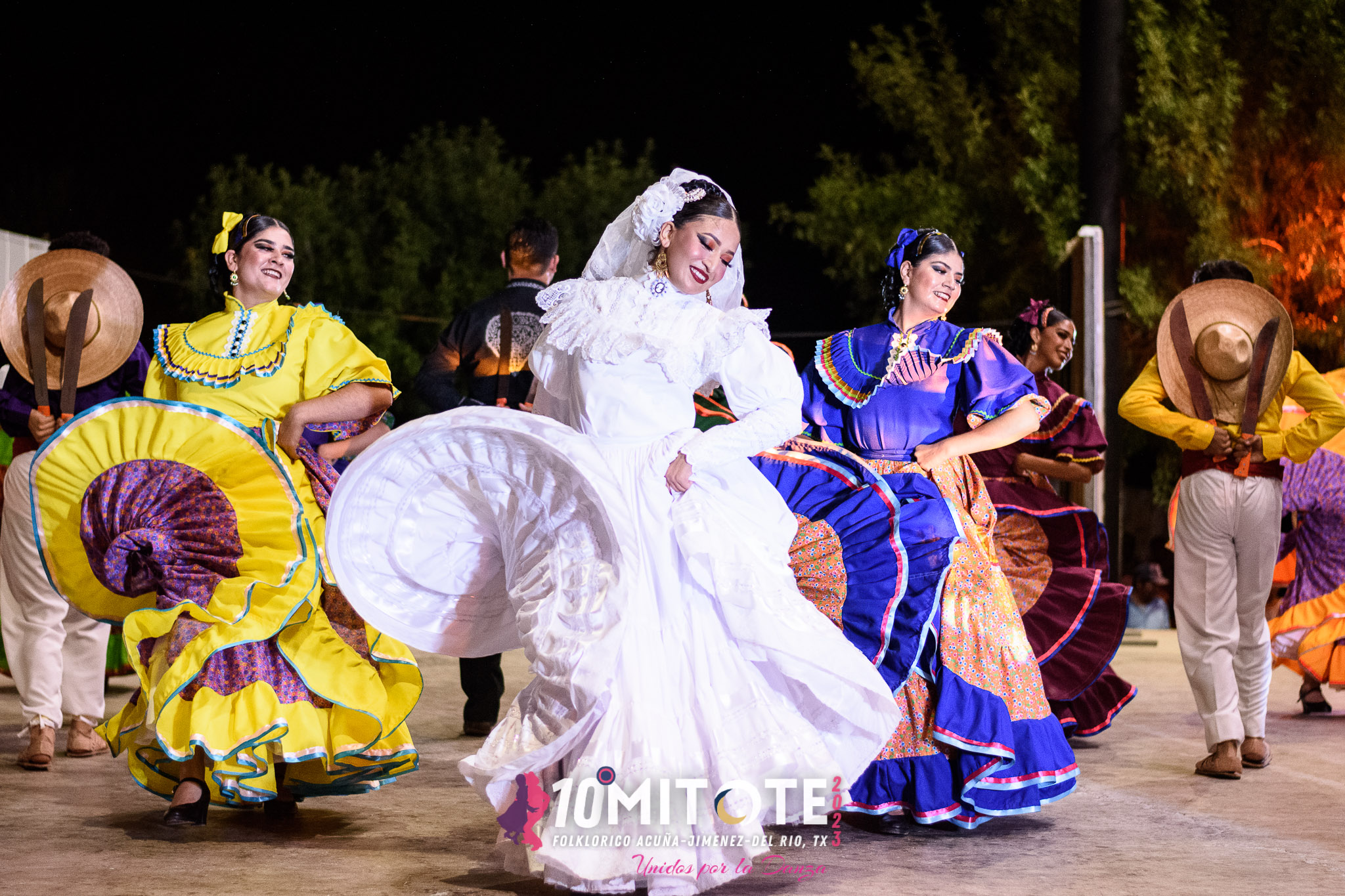 Folklore dancers performing in colourful Mexican dress